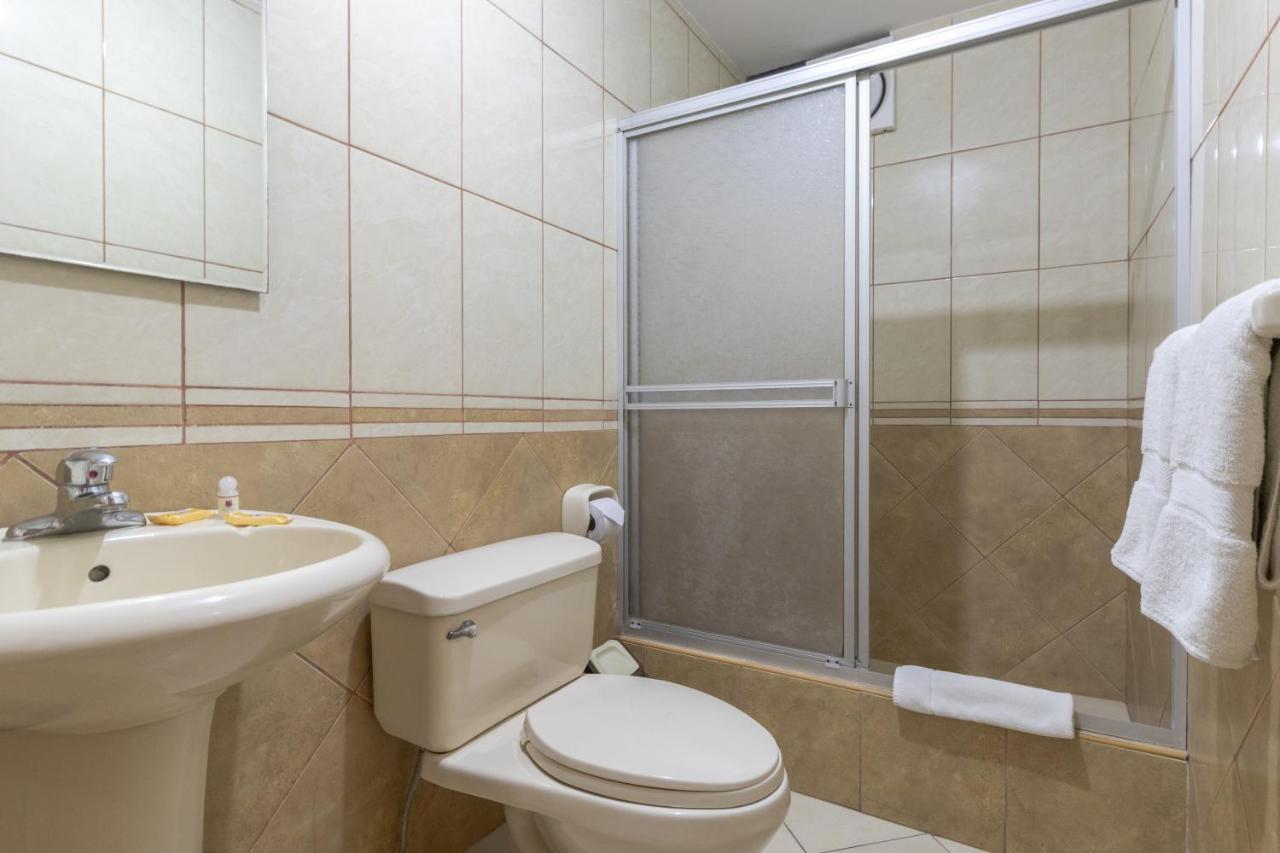 Hotel Alexander Трухильо Екстериор снимка