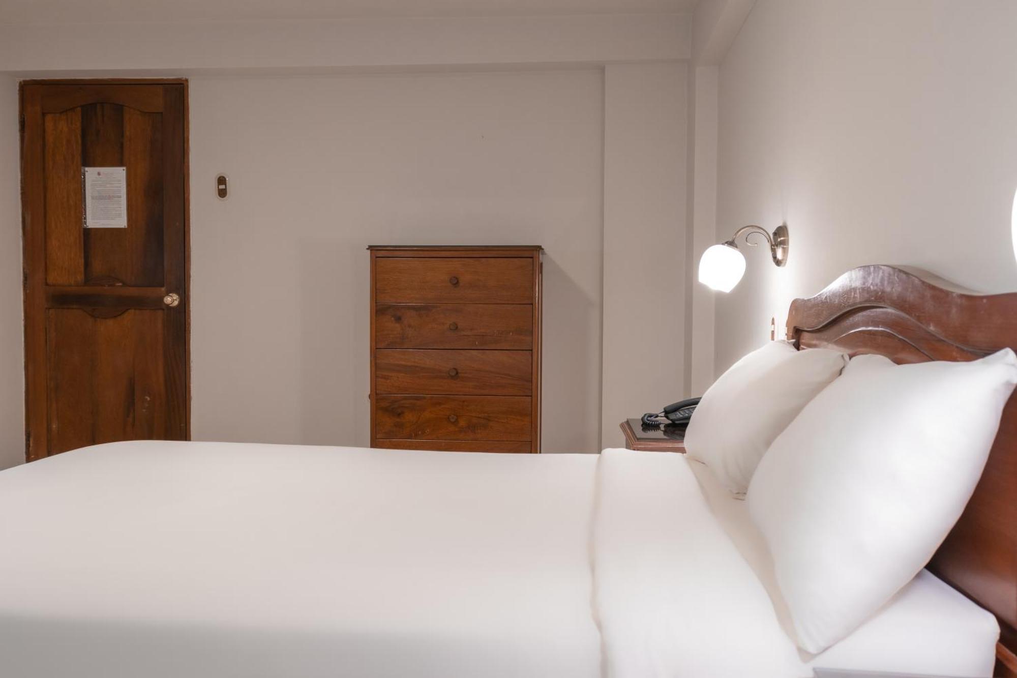 Hotel Alexander Трухильо Стая снимка
