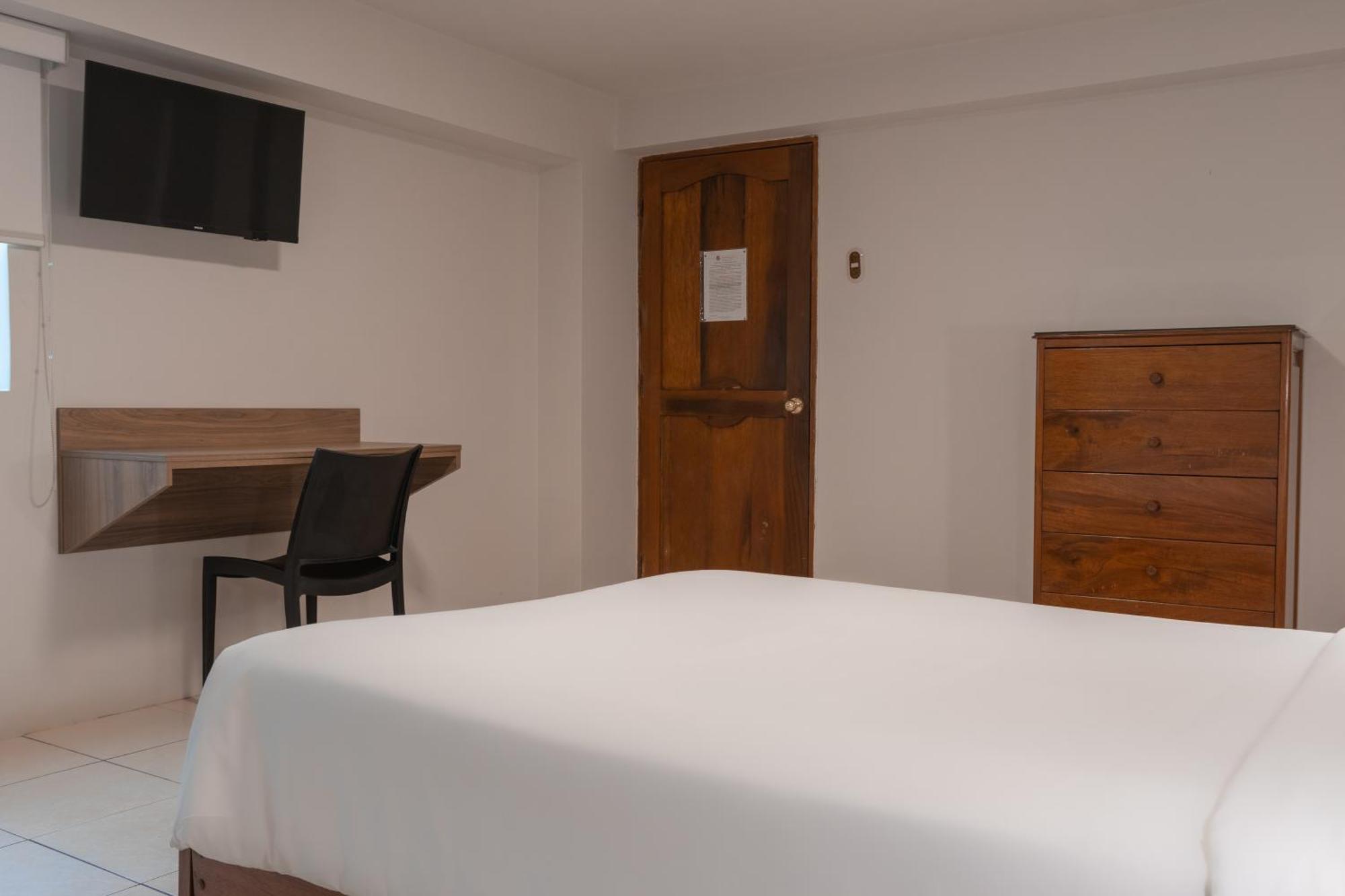 Hotel Alexander Трухильо Стая снимка